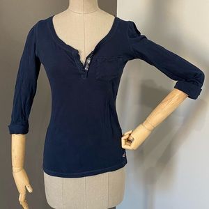 Hollister Quarter Length Sleeve Buttoned Tee